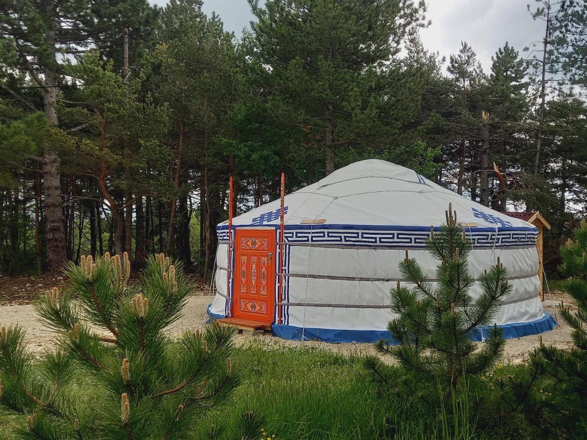A Ventoux Yourte Monieux المظهر الخارجي الصورة